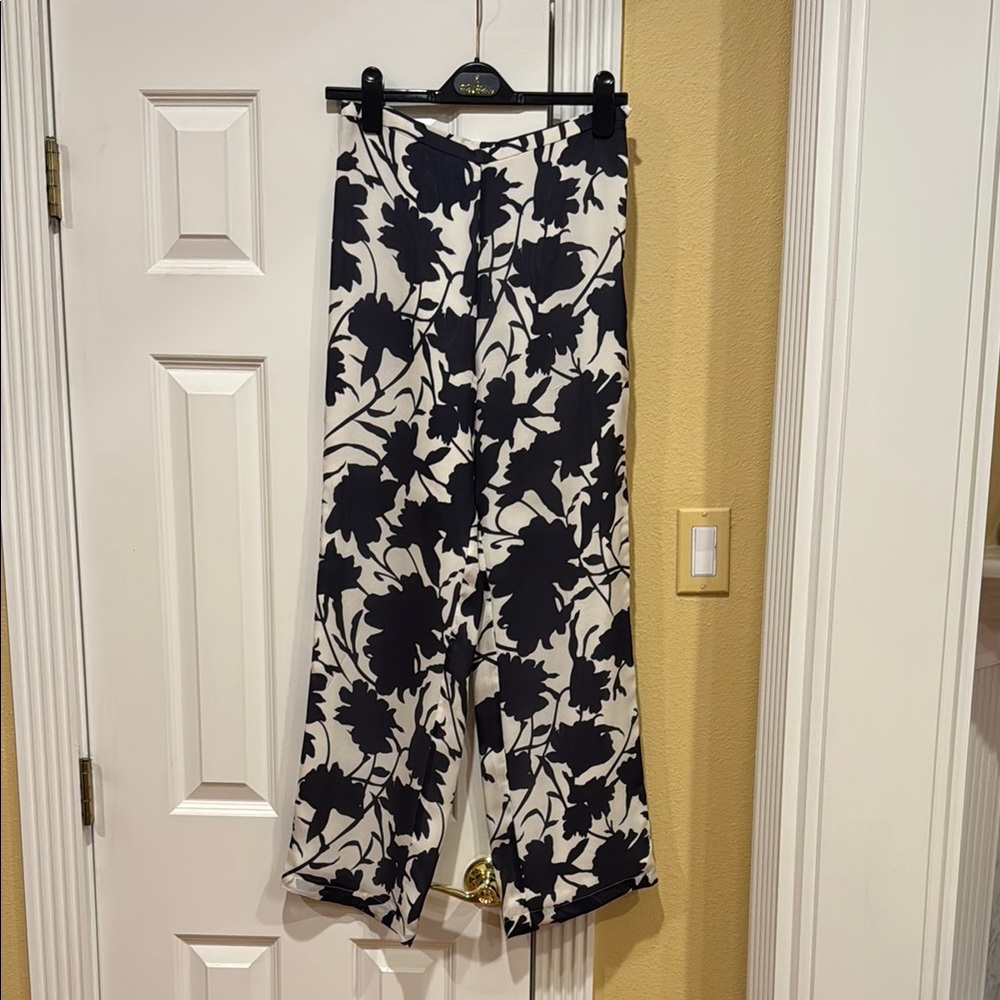 Oscar de la Renta Floral Navy and White Floral Women's size 6 pants